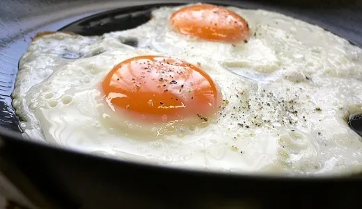 یک باور اشتباه درباره دور انداختن زرده تخم مرغ