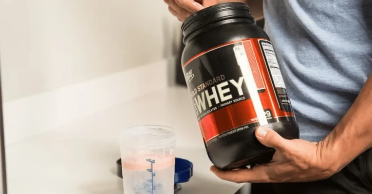 بهترین زمان مصرف پروتئین وی برای حجم