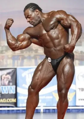 دستیابی به حداکثر رشد بازو با توصیه های آلوین اسمال